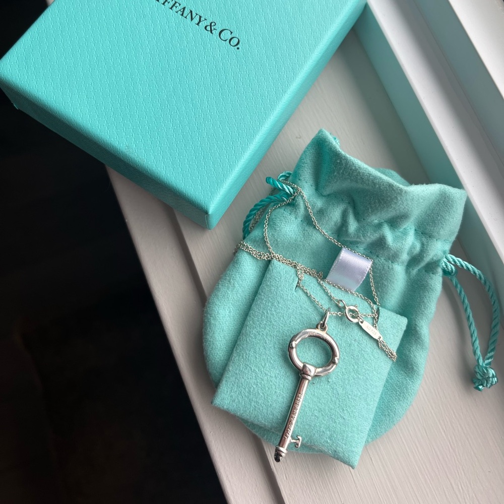 Tiffany & Co. Sterling Silver Necklace with turquoise Pouch (key engraved)